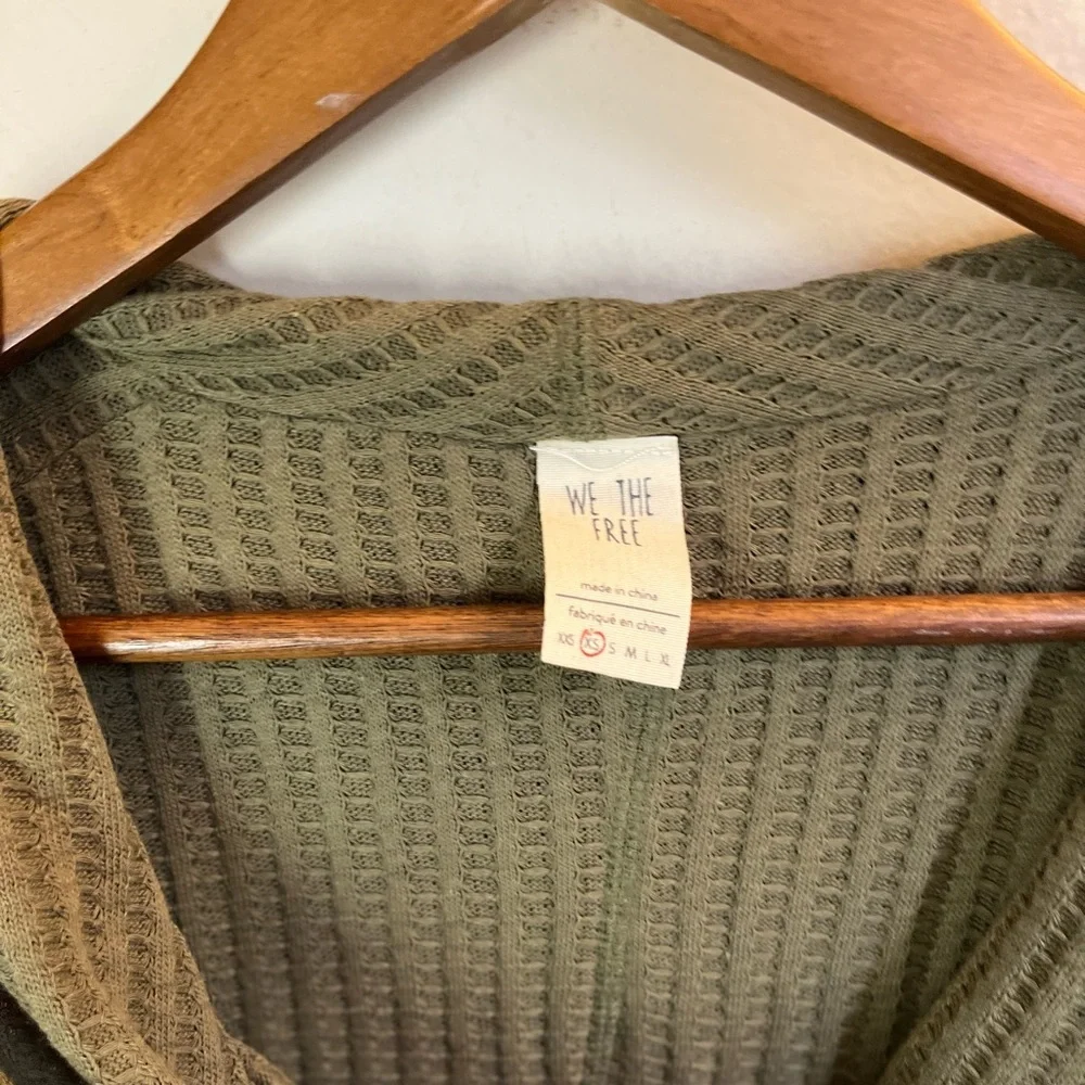 Free People Size XS Green Olive Cowl Neck Wildcat Thermal Pullover Top - Picture 7 of 7